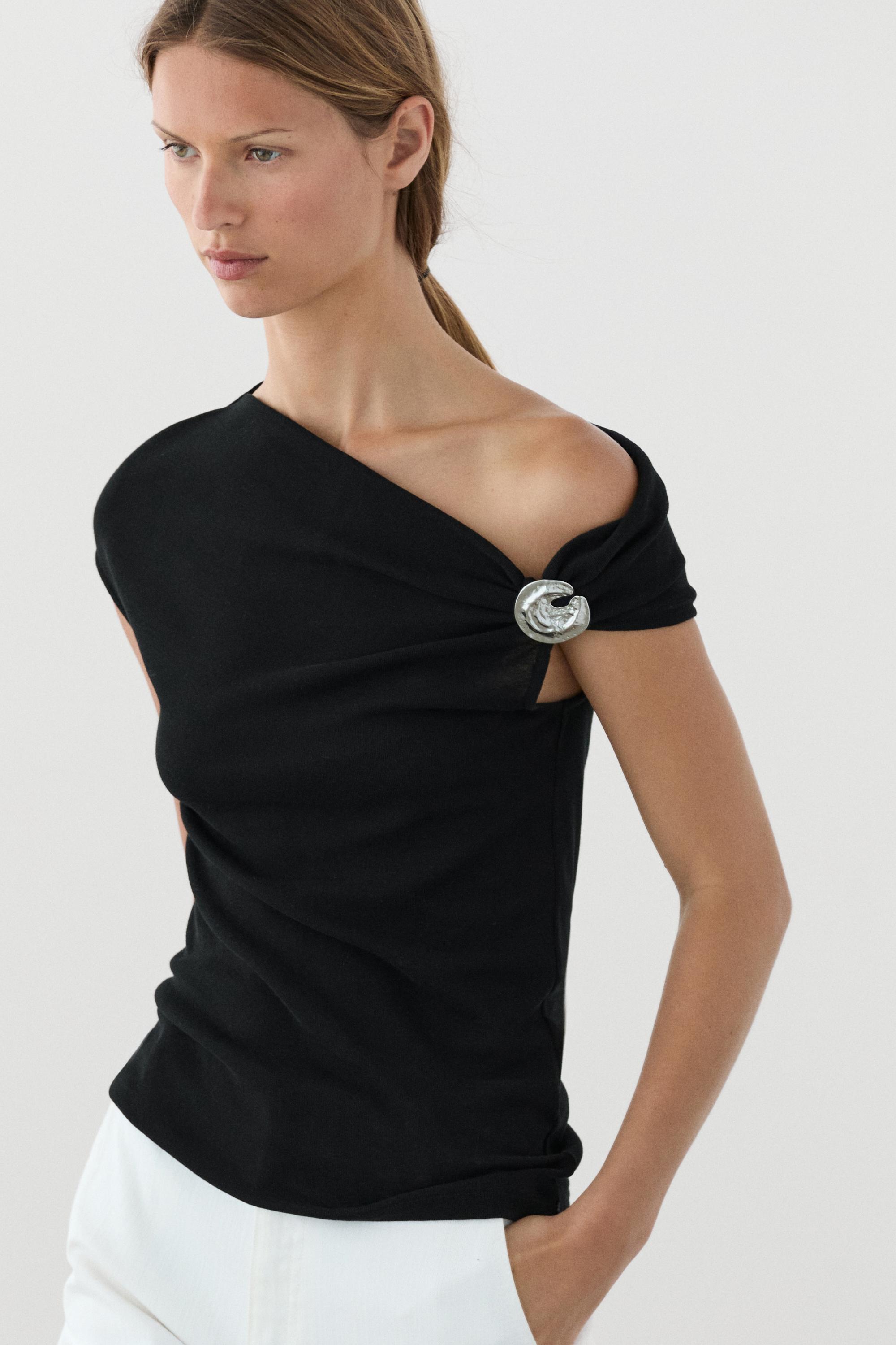 Top asymétrique détail bijou